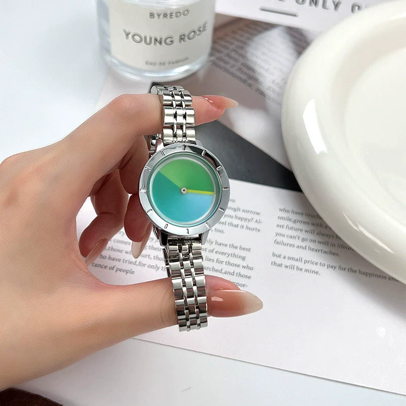 Women's Quartz Watch Alloy Case Stainless Steel Band Round Dial Fashionable Design - Image 4