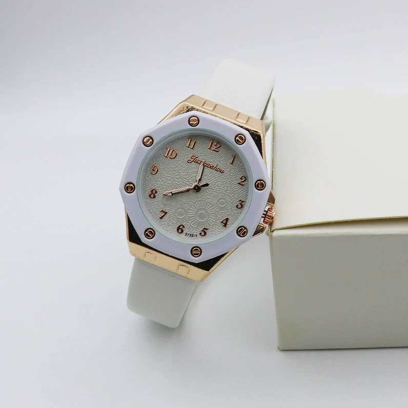 Women's Quartz Watch Leather Pu Alloy Mineral Strengthened Glass Mirror Rhombus Dial Leisure Style - Image 3