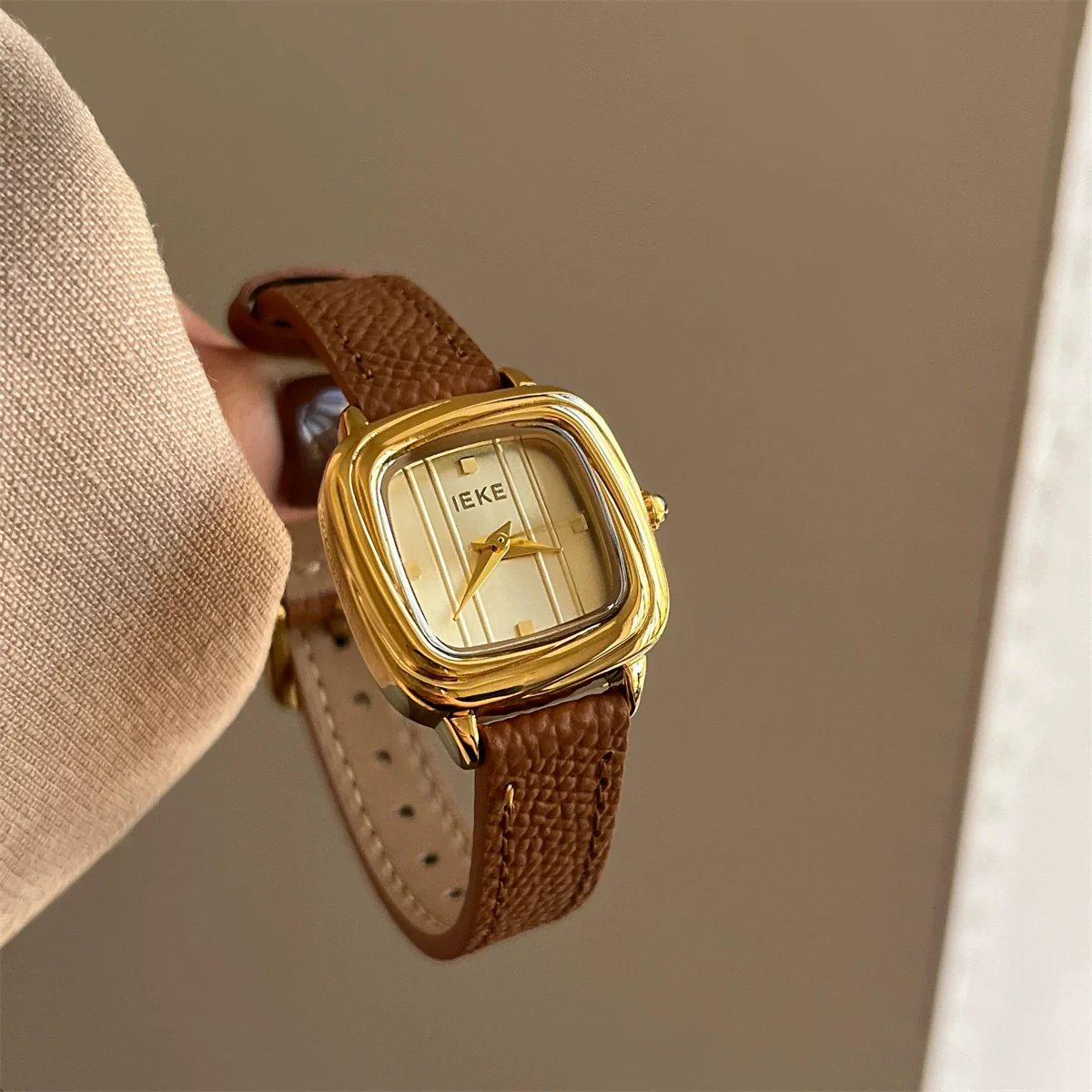 Women's Retro Alloy Case Stainless Steel Buckle Square Watch - Image 3