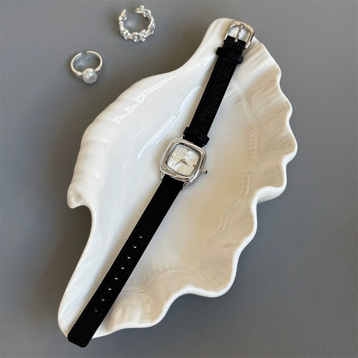 Women's Retro Alloy Case Stainless Steel Buckle Square Watch - Image 4