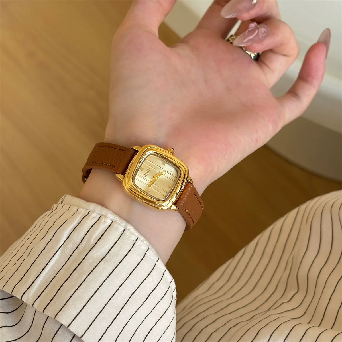 Women's Retro Alloy Case Stainless Steel Buckle Square Watch - Image 5