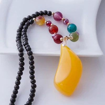 Women's Retro Colored Beads Cherry Necklace With Diamond Pendant And Crystal Plastic Resin Material Leaf Pattern For Autumn And Winter - Image 4