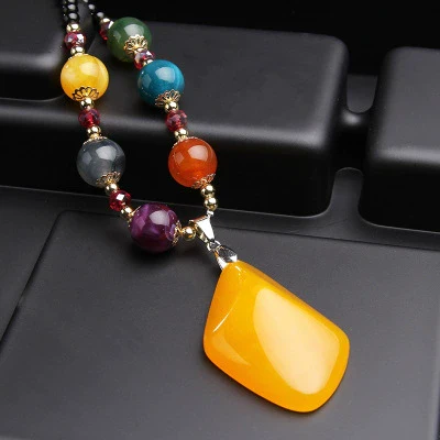 Women's Retro Colored Beads Cherry Necklace With Diamond Pendant And Crystal Plastic Resin Material Leaf Pattern For Autumn And Winter - Image 5