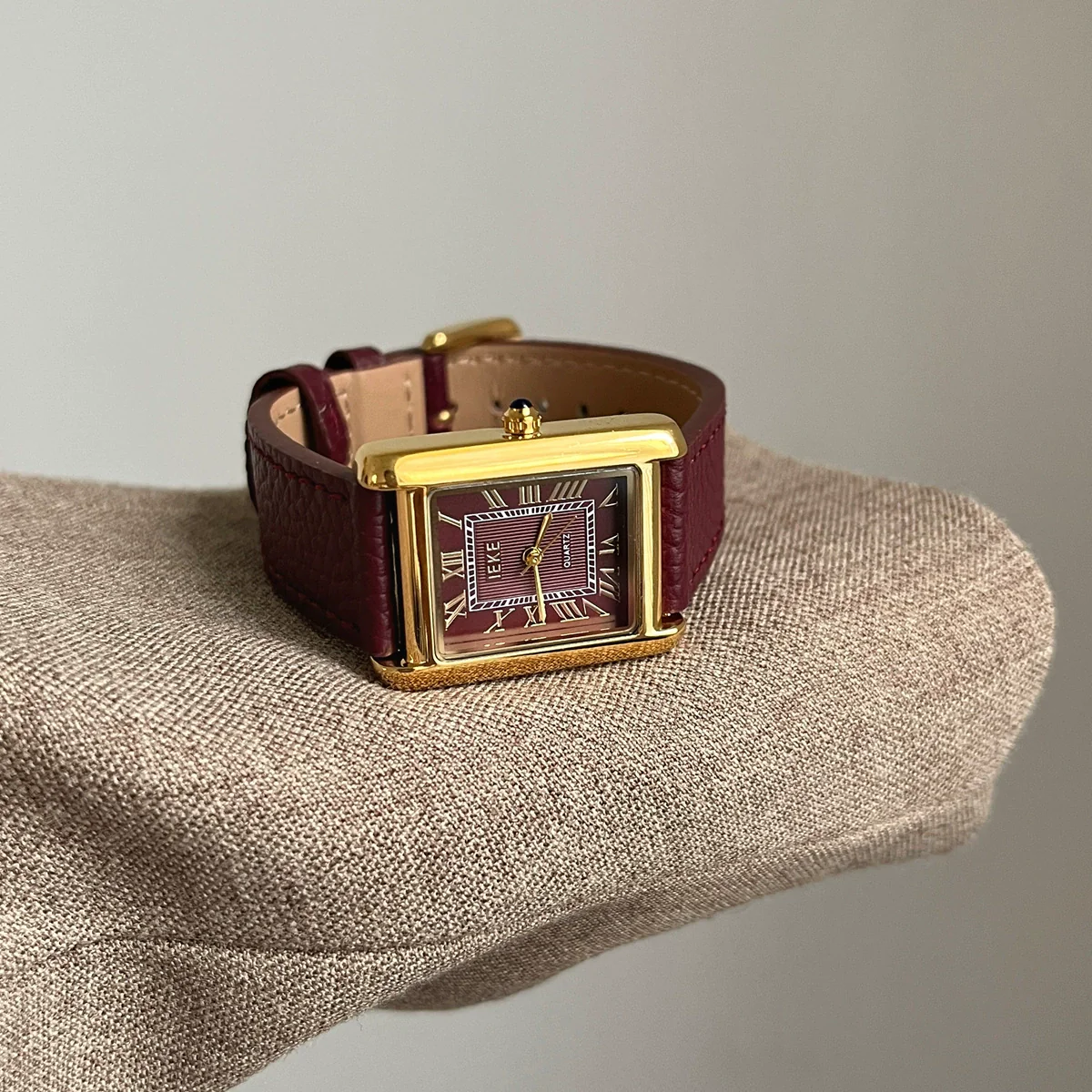 Women's Retro Fashionable Metal Leather Watch With Round Dial And Spiral Crown - Image 3