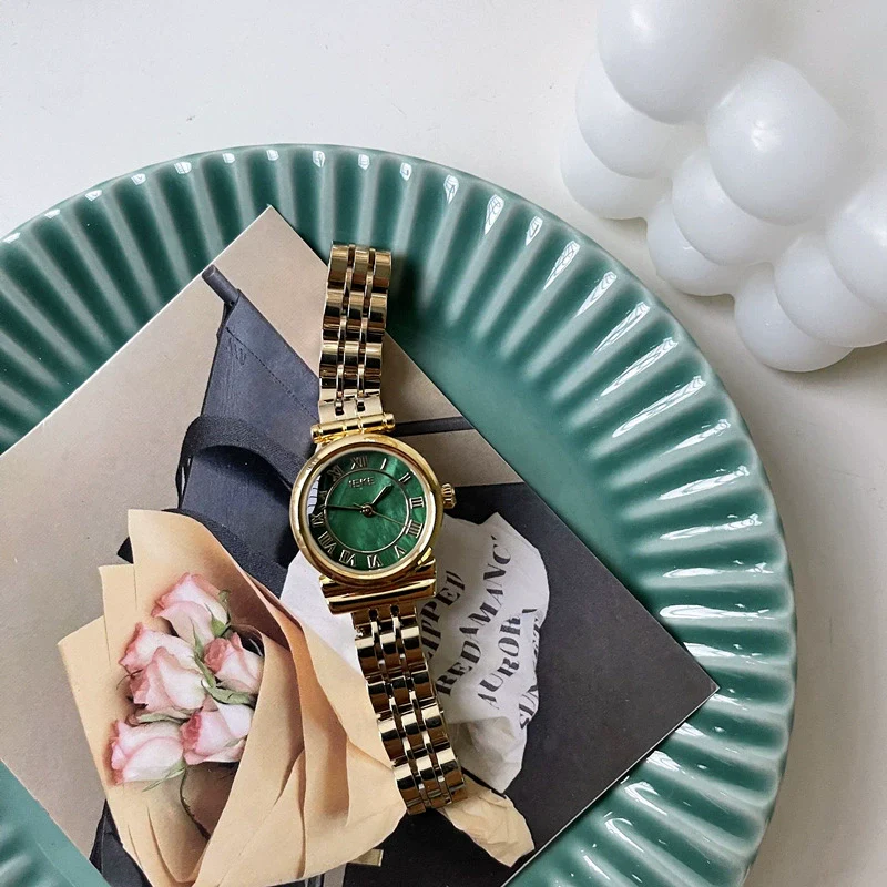 Women's Retro Fritillaria Face Alloy And Steel Belt Quartz Bracelet Watch Leisure Style Green Dial Ordinary Glass Mirror - Image 4
