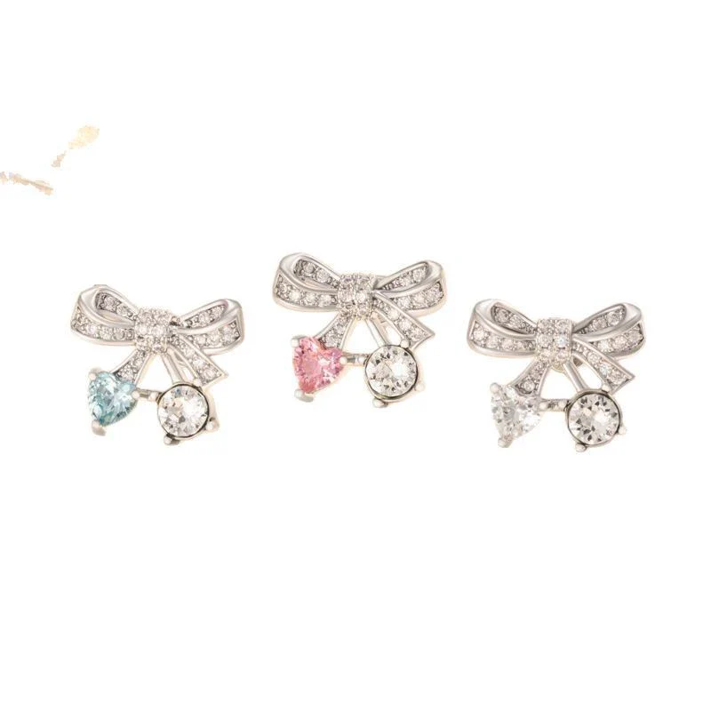 Women's Retro Metal Heart Shape Electroplated Ear Nail - Image 4