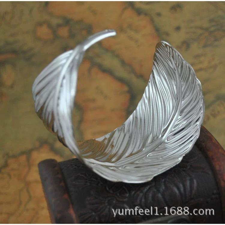Women's Retro Punk Style Alloy Tree Leaf Electroplated Bracelet - Image 3