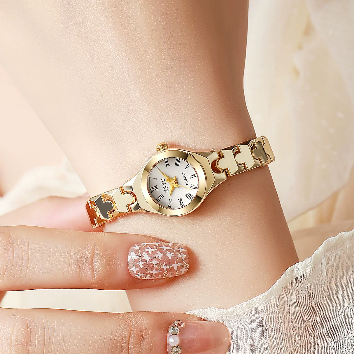 Women's Retro Roman Numeral Round Dial Alloy Bracelet Style Watch