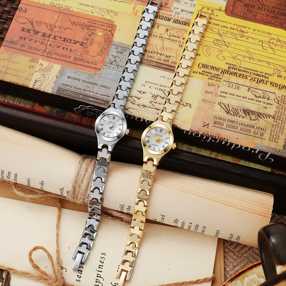 Women's Retro Roman Numeral Round Dial Alloy Bracelet Style Watch - Image 2