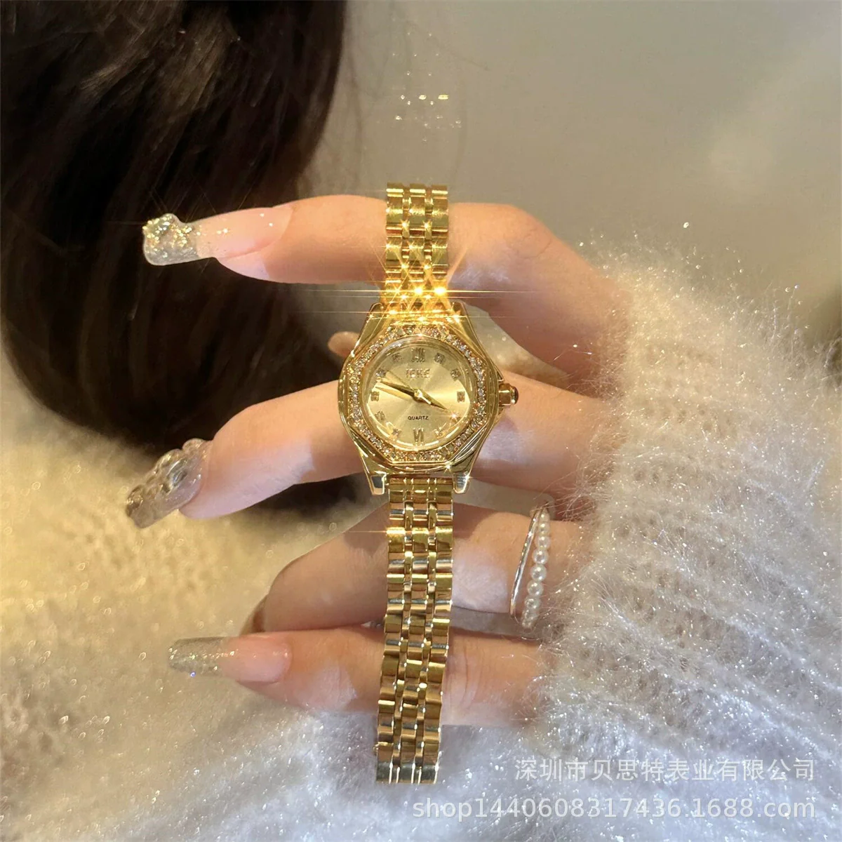 Women's Retro Simple Alloy Steel Band Quartz Watch With Gold Diamond Niche Design
