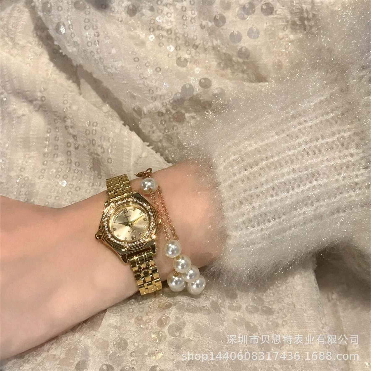 Women's Retro Simple Alloy Steel Band Quartz Watch With Gold Diamond Niche Design - Image 3
