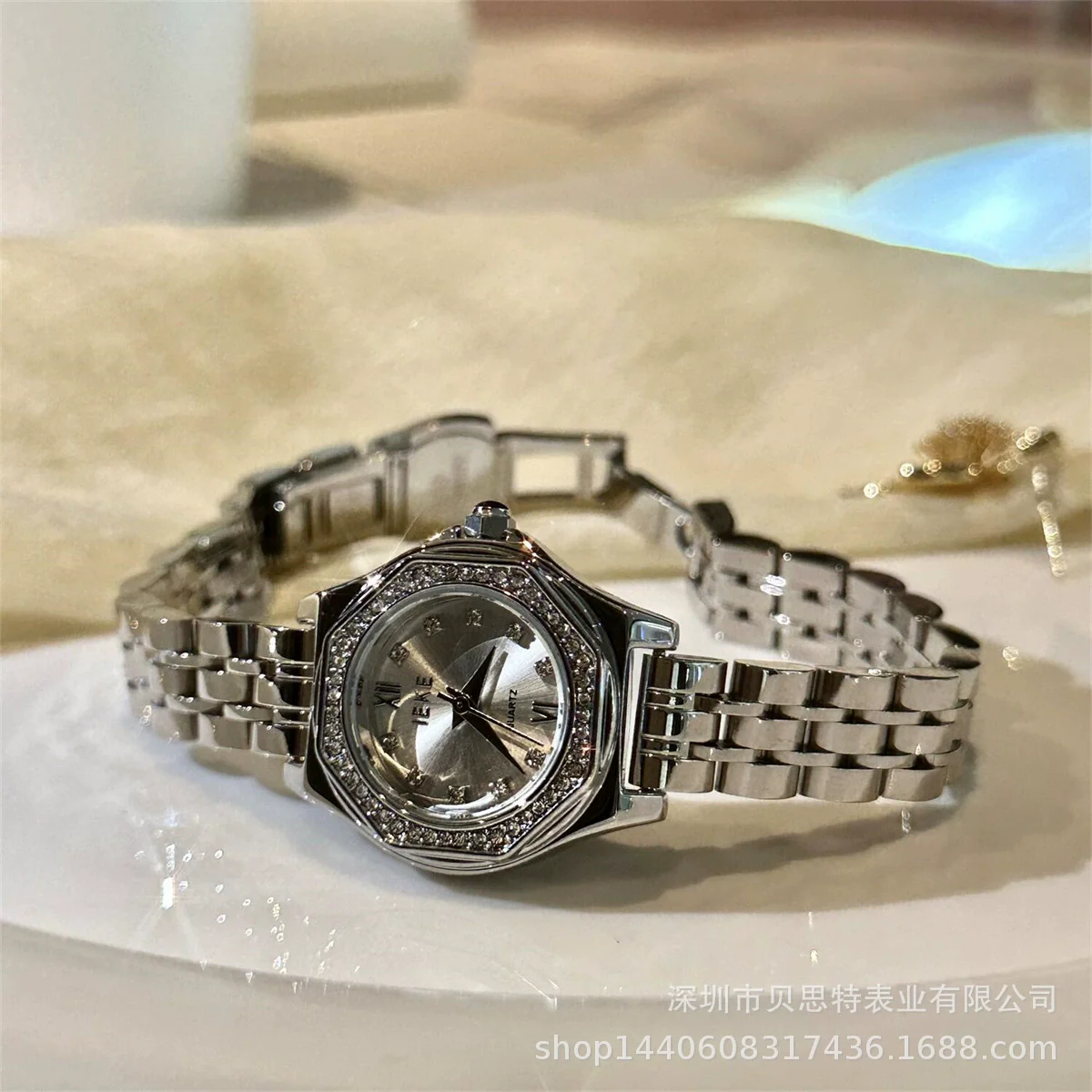 Women's Retro Simple Alloy Steel Band Quartz Watch With Gold Diamond Niche Design - Image 6