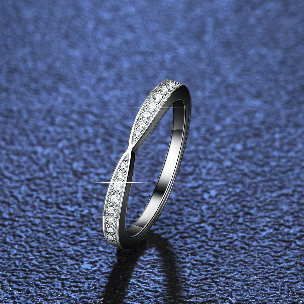 Women's S925 Silver Moissanite Cross Ring With Geometric Design - Image 3