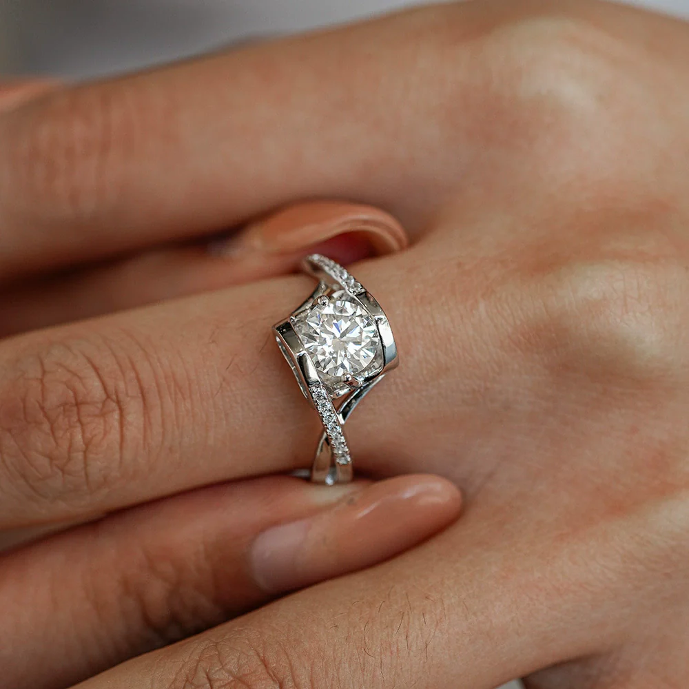 Women's S925 Sterling Silver Moissanite Ring With Geometric Design - Image 3