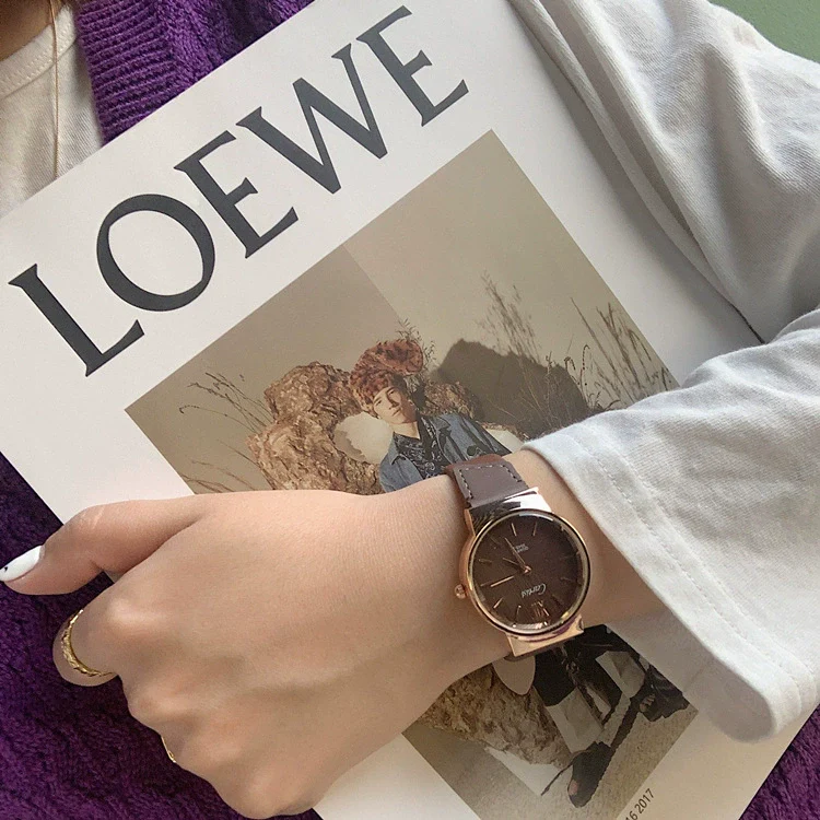 Women's Simple Elegant Retro Art Academy Style Quartz Watch Alloy Case Imitation Leather Strap Stainless Steel Horseshoe Buckle Round Dial - Image 9