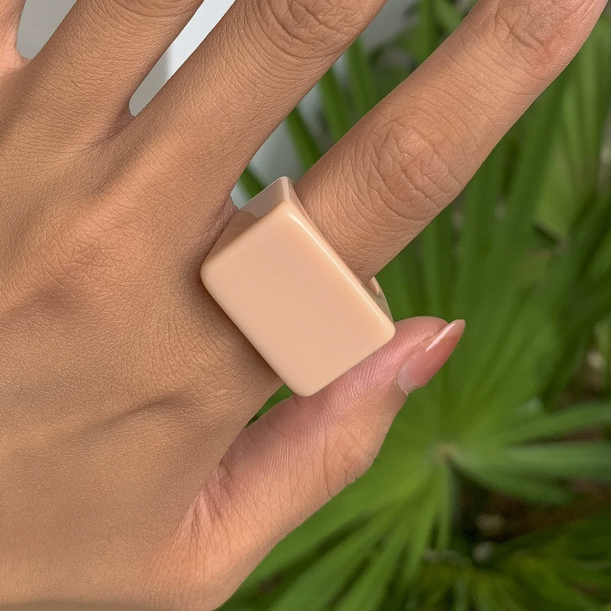 Women's Simple Geometric Square Wide Edge Acrylic And Resin Ring - Image 11