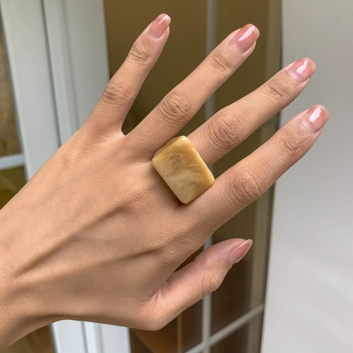 Women's Simple Geometric Square Wide Edge Acrylic And Resin Ring - Image 12