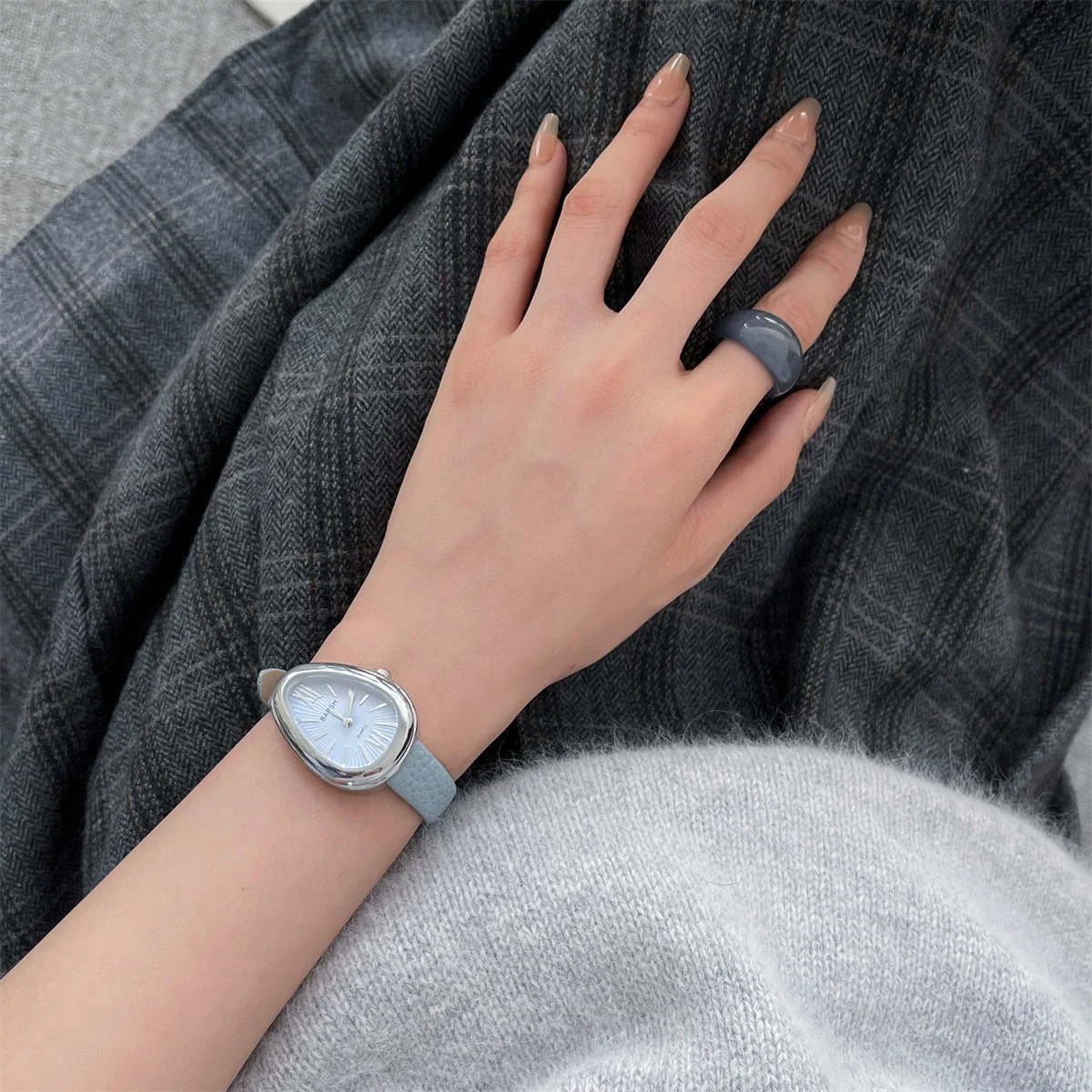 Women's Specialshaped Snakehead Watch Alloy Material Retro Simple Design