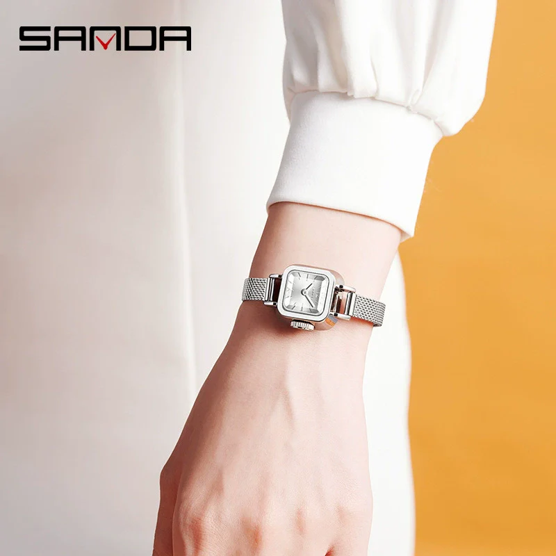 Women's Square Alloy Alloy Case Quartz Watch With Mesh Belt And Roman Pattern Waterproof Fashion Simple Compact Leisure Style - Image 2
