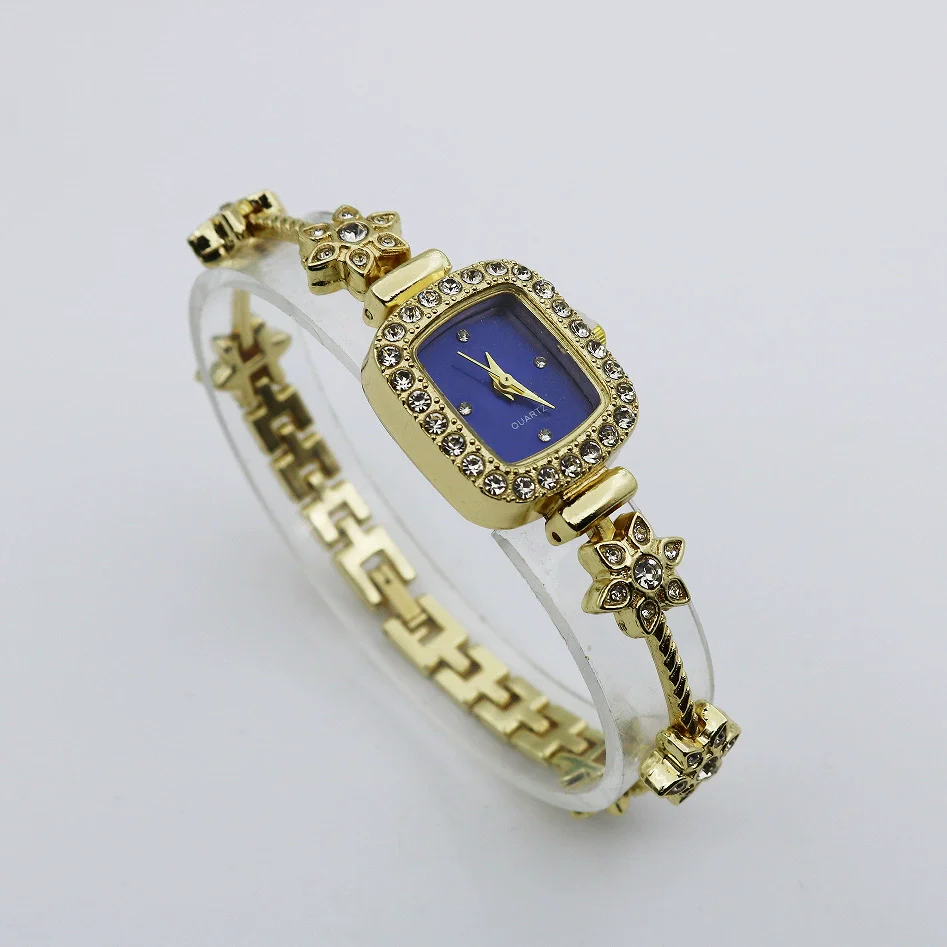 Women's Square Alloy And Stainless Steel Bracelet Quartz Watch Light Luxury Casual Style - Image 6