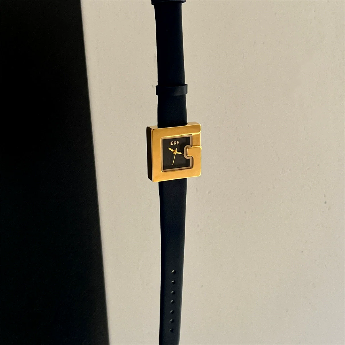 Women's Square Alloy Belt Watch With Imitation Leather Strap And Stainless Steel Buckle In Retro Style - Image 6