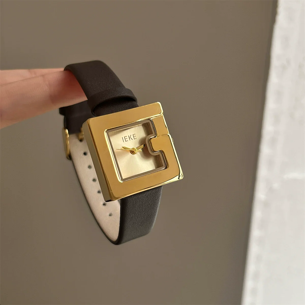 Women's Square Alloy Belt Watch With Imitation Leather Strap And Stainless Steel Buckle In Retro Style - Image 8