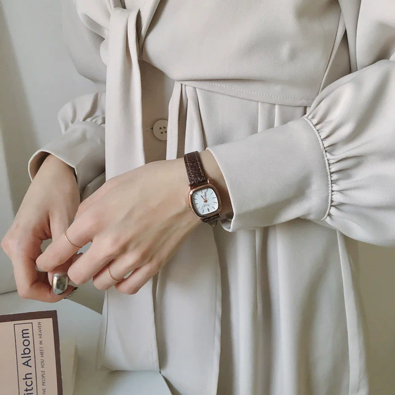 Women's Square Alloy Case Imitation Leather Strap Simple Retro Leisure Watch - Image 4