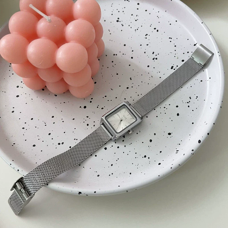 Women's Square Alloy Case Steel Strip Leisure Quartz Watch With Ordinary Glass Mirror - Image 4