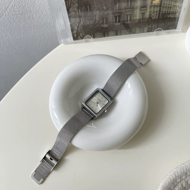 Women's Square Alloy Case Steel Strip Leisure Quartz Watch With Ordinary Glass Mirror - Image 7