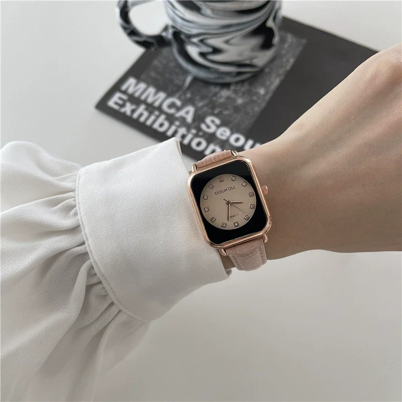 Women's Square Alloy Watch With Ordinary Glass Mirror And Diamond Design Simple Fashion And Leisure Style - Image 3