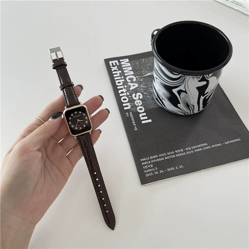 Women's Square Alloy Watch With Ordinary Glass Mirror And Diamond Design Simple Fashion And Leisure Style - Image 8