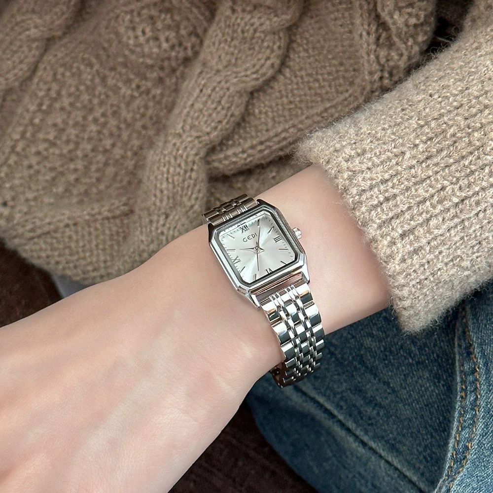 Women's Square Casual Quartz Watch With Alloy Case And Steel Band Mineral Strengthened Glass Mirror