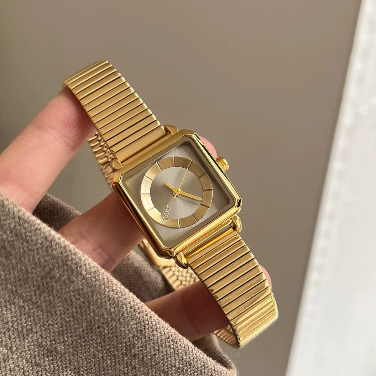 Women's Square Fashion Retro Style Alloy Case Steel Band Watch