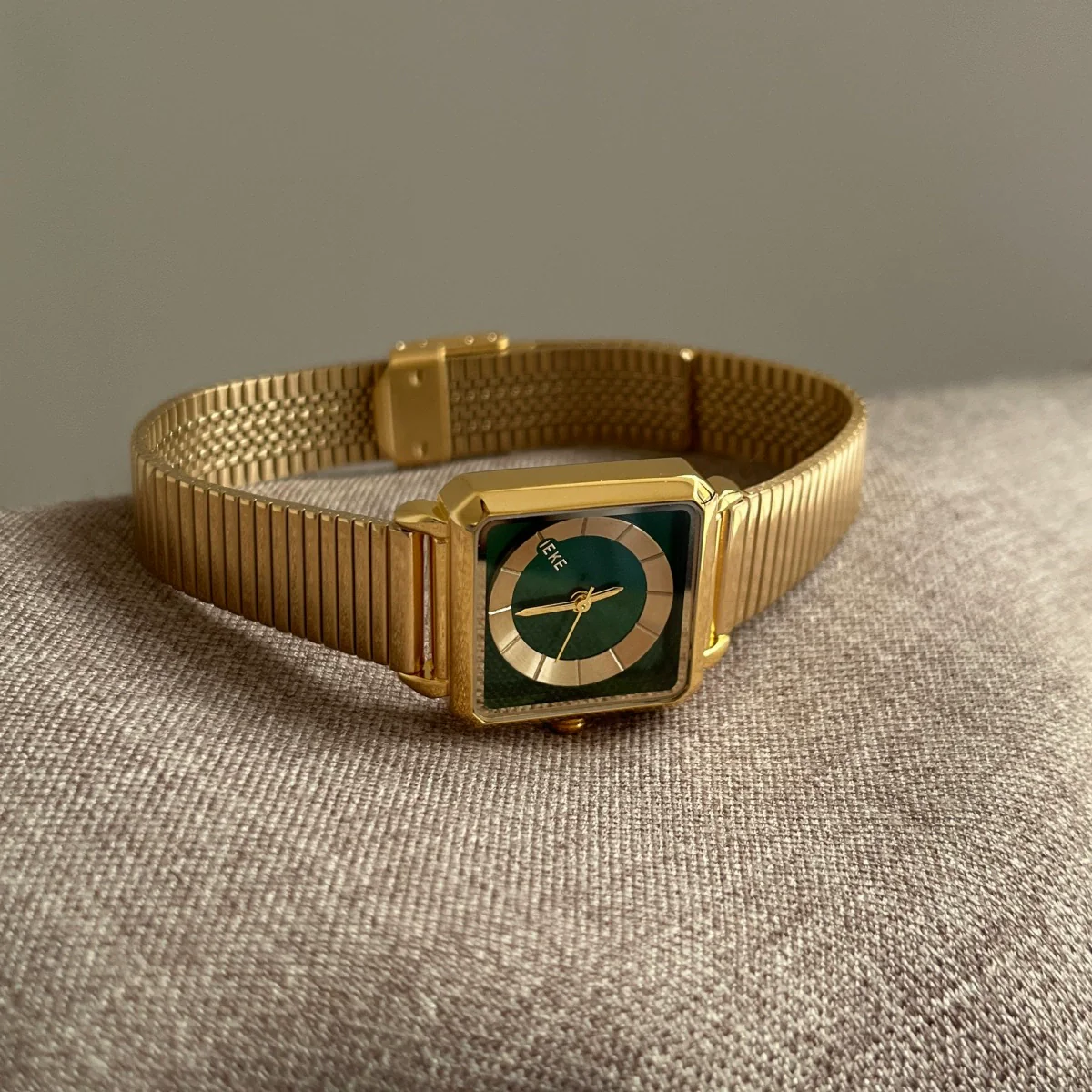 Women's Square Fashion Retro Style Alloy Case Steel Band Watch - Image 2
