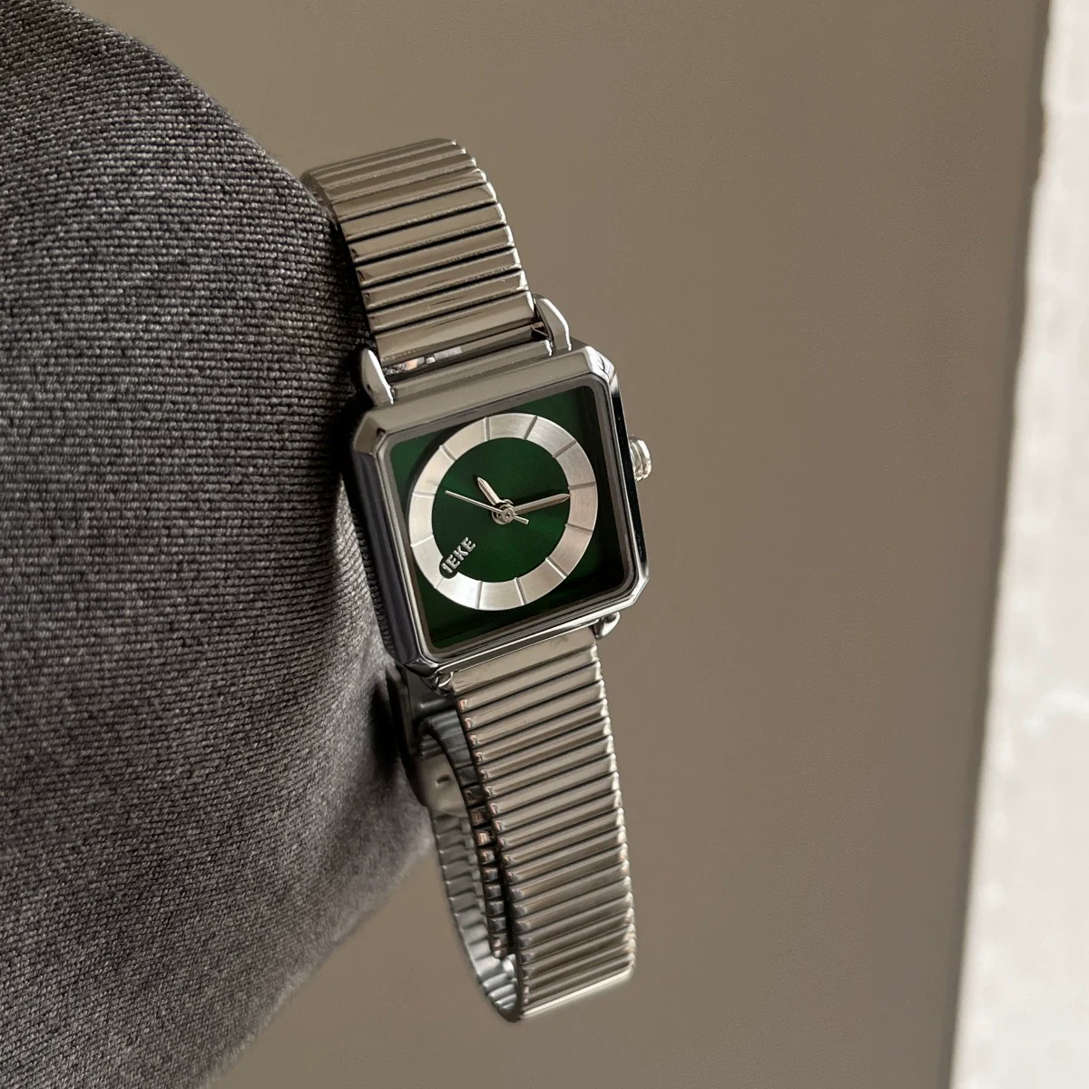 Women's Square Fashion Retro Style Alloy Case Steel Band Watch - Image 5