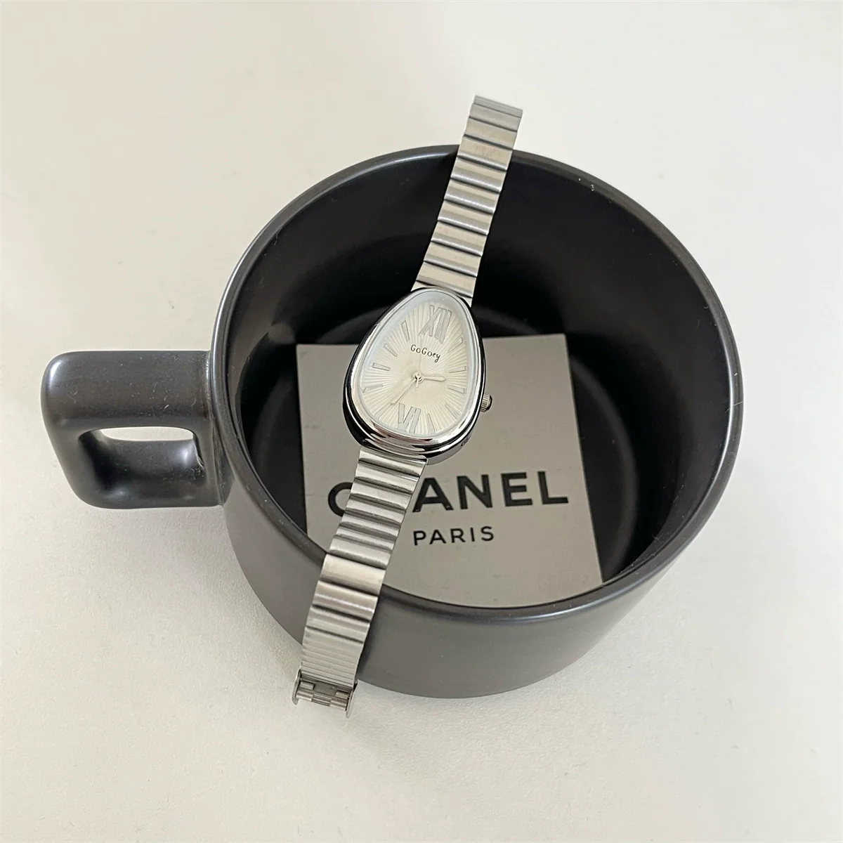 Women's Stainless Steel Alloy Band Oval Dial Medieval Style Snake Head Bamboo Band Watch - Image 9