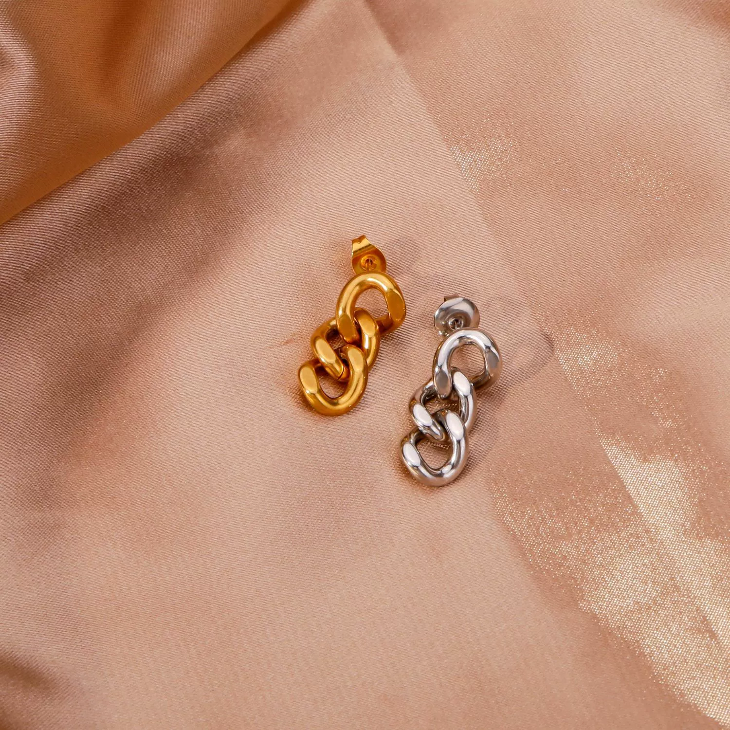 Women's Stainless Steel Geometric Ushaped Jewelry With 18K Gold Plated Electroplating - Image 4