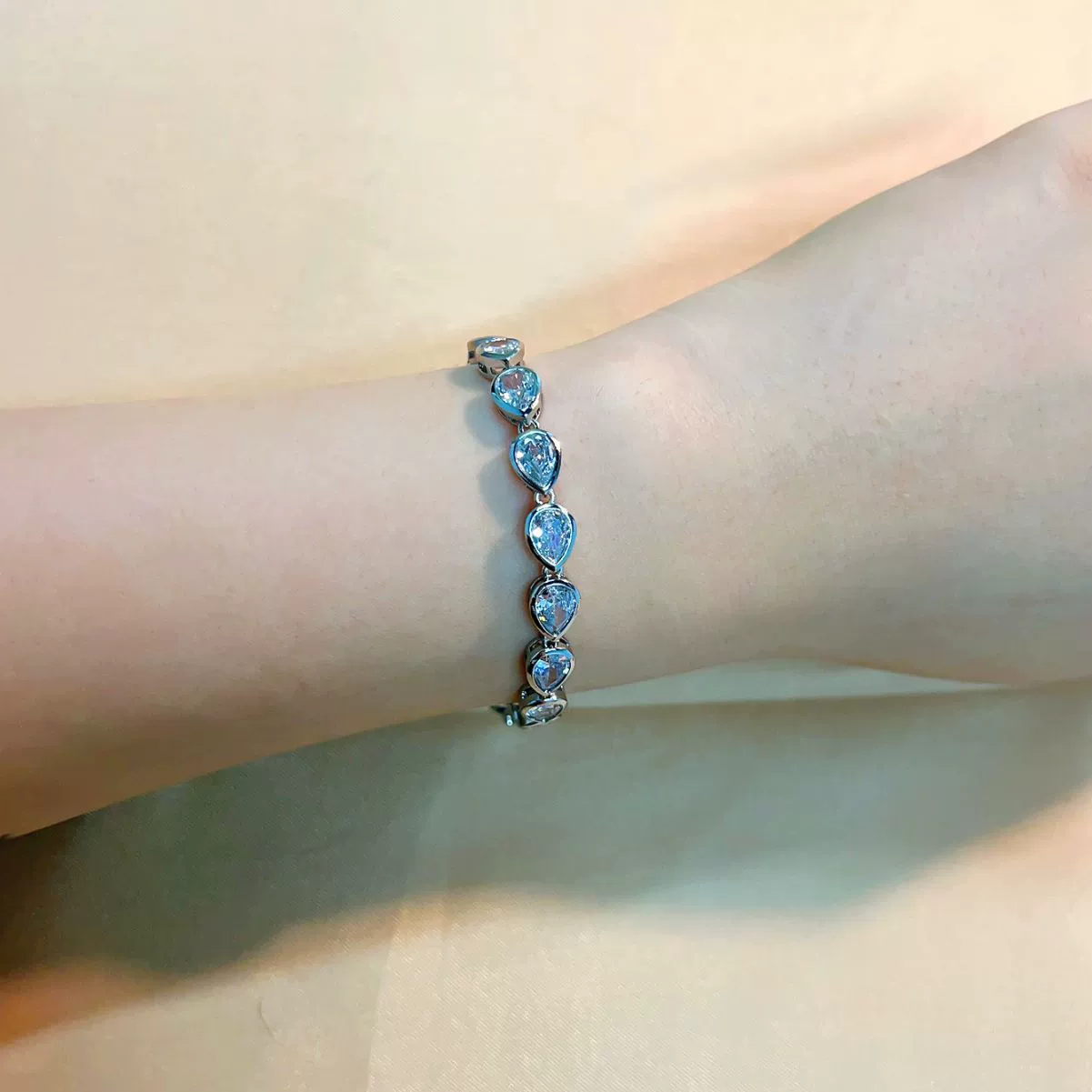 Women's Sterling Silver And Copper Heartshaped Zircon Inlaid Bracelet With Constellation And Leaves Pattern Fresh And Natural Style - Image 3
