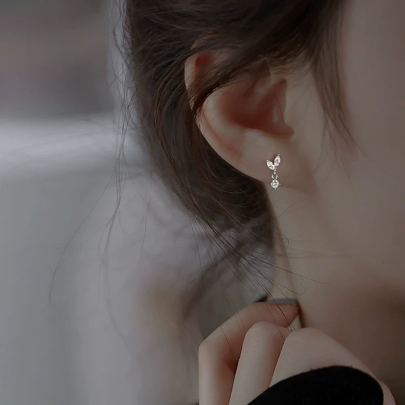 Women's Sterling Silver Leaf Light Luxury Earrings With Diamond Design - Image 6