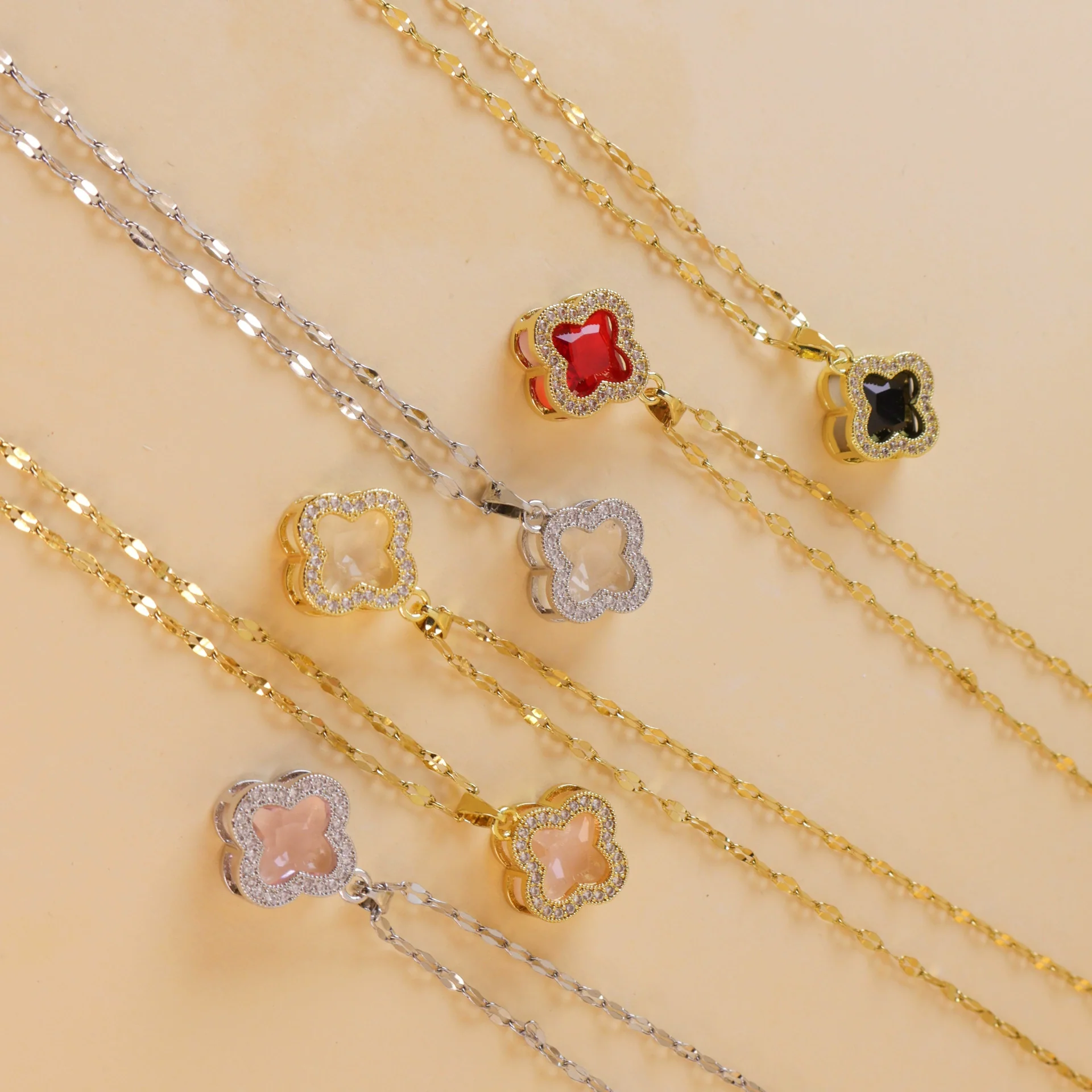 Women's Sweet Style Titanium Steel And Copper Necklace With Fourleaf Clover Pattern And Real Gold Plating Treatment - Image 3