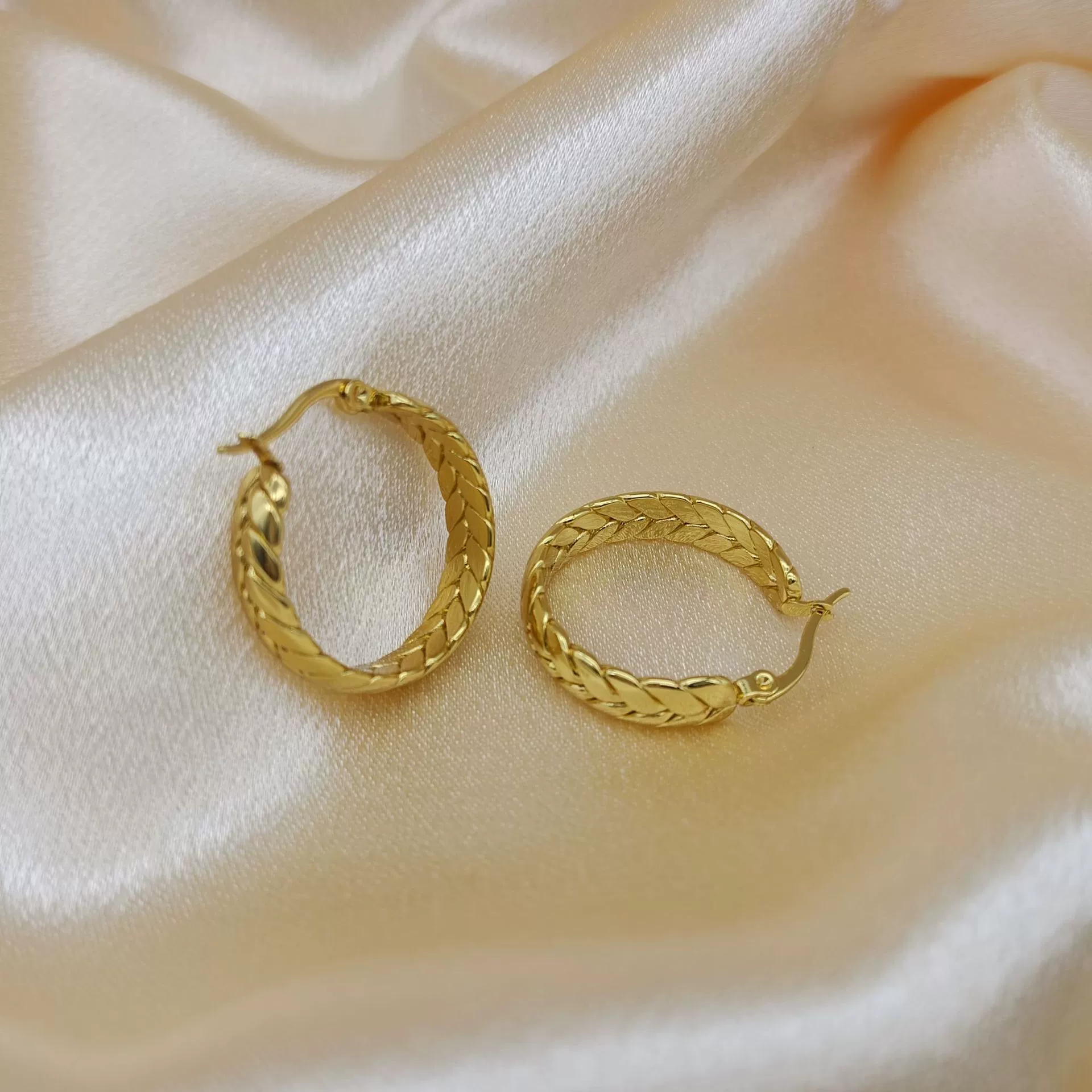 Women's Titanium Steel Geometric Pattern Polished Wheat Ear Woven Elegant Earrings - Image 3