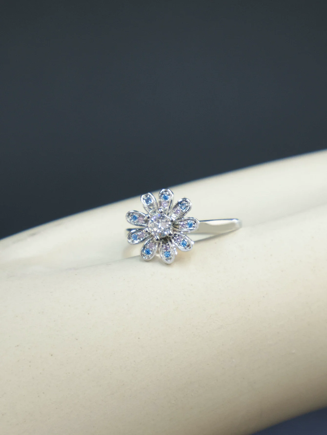 Women's Titanium Steel Geometric Rotating Zircon Ring Real Gold Plated Enhanced Color Retention Simple Style - Image 9