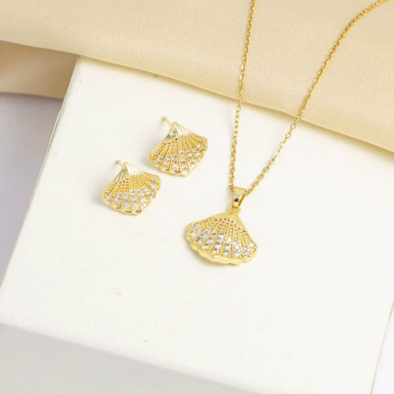 Women's Titanium Steel Jewelry With Shell Gemstones Electroplating Niche Design O Word Chain Collarbone Necklace - Image 7