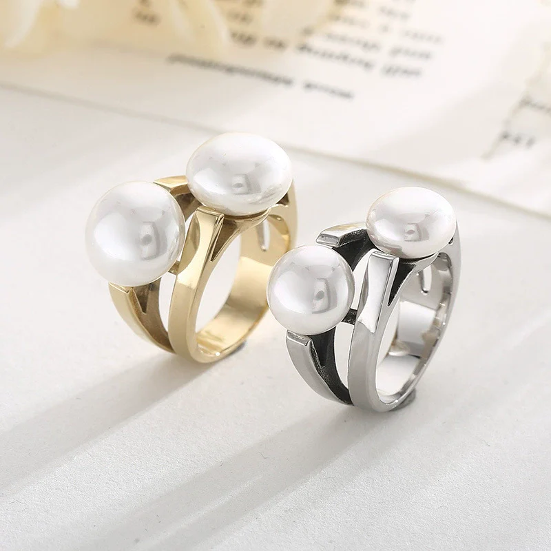 Women's Trendy Retro Personality Stainless Steel And Pearl Ring With Electroplating Treatment
