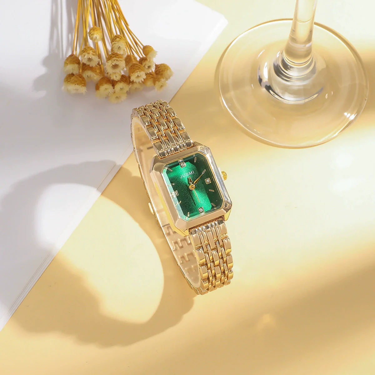Women's Vintage Alloy Band Round Dial Quartz Watch - Image 4