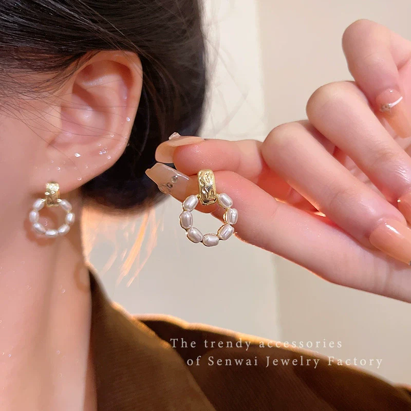 Women's Vintage French Style Geometric Alloy Pearl Earrings With Electroplating
