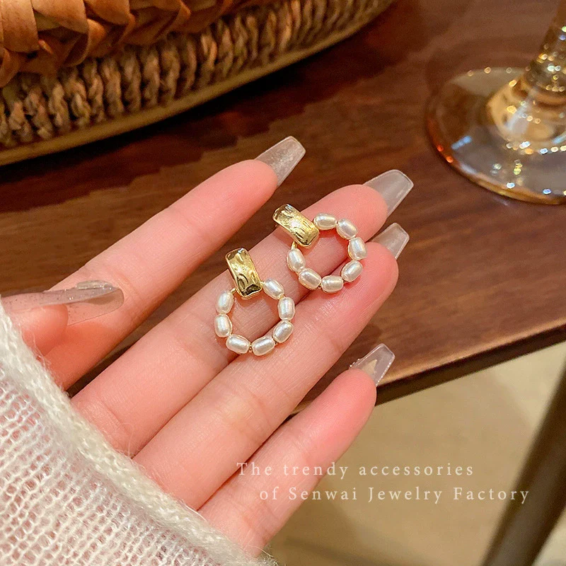 Women's Vintage French Style Geometric Alloy Pearl Earrings With Electroplating - Image 2