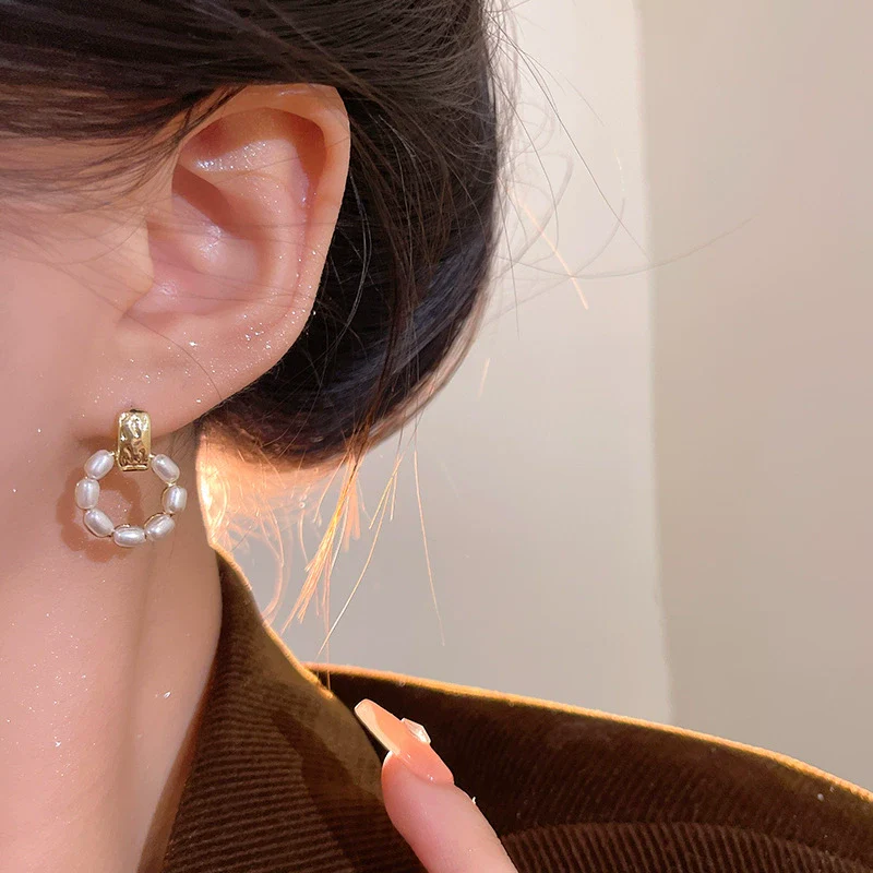 Women's Vintage French Style Geometric Alloy Pearl Earrings With Electroplating - Image 3