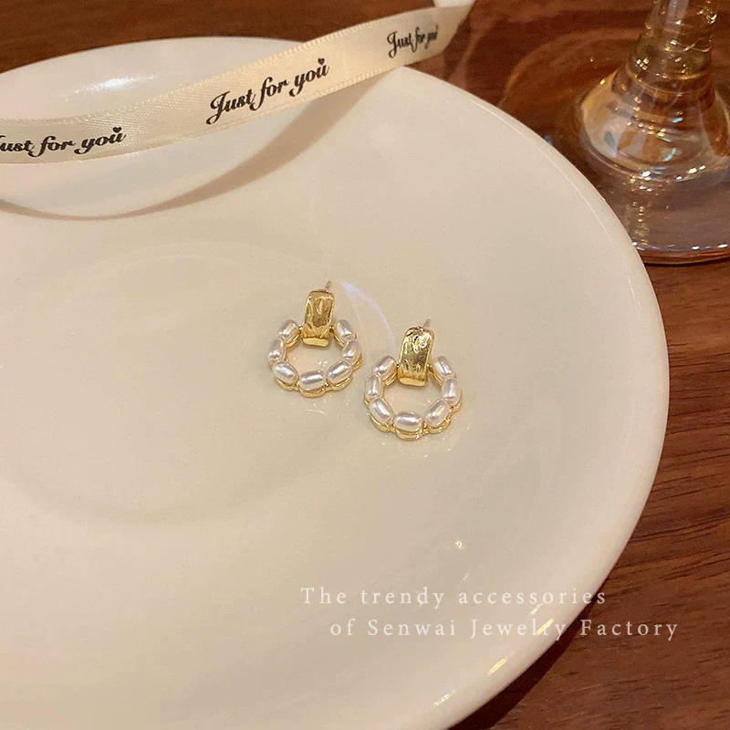 Women's Vintage French Style Geometric Alloy Pearl Earrings With Electroplating - Image 4