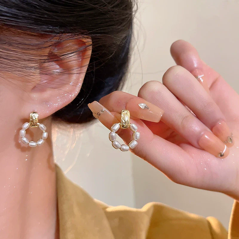 Women's Vintage French Style Geometric Alloy Pearl Earrings With Electroplating - Image 6